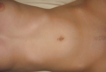Redhead inexperienced teenager selfshots