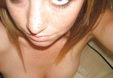 Redhead inexperienced teenager selfshots