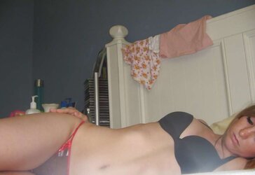 Redhead inexperienced teenager selfshots
