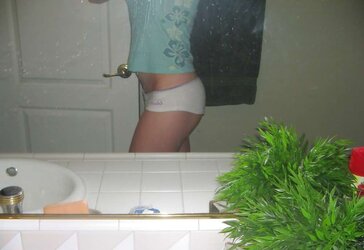 Redhead inexperienced teenager selfshots