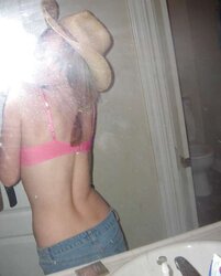 Redhead inexperienced teenager selfshots