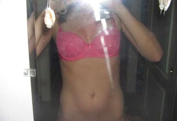 Redhead inexperienced teenager selfshots
