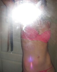 Redhead inexperienced teenager selfshots