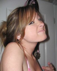Redhead inexperienced teenager selfshots
