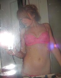 Redhead inexperienced teenager selfshots