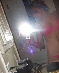 Redhead inexperienced teenager selfshots