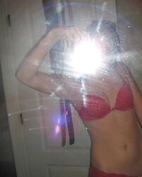 Redhead inexperienced teenager selfshots
