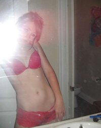 Redhead inexperienced teenager selfshots