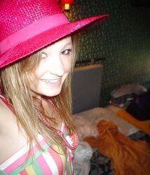 Redhead inexperienced teenager selfshots