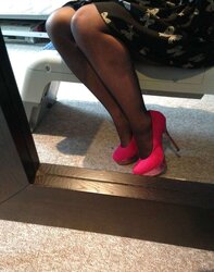 Femmes in nylons