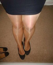 Femmes in nylons