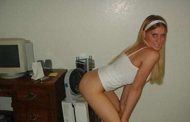 BOMBSHELL DEEP-THROATS MASSIVE MANSTICK