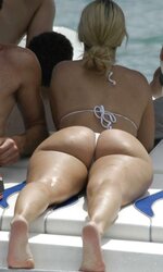 Some epic bums in the beach...