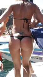 Some epic bums in the beach...