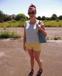 French bloggers Mode with jaw-dropping gams