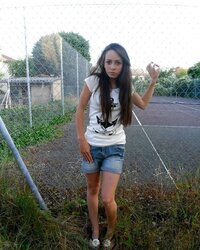 French bloggers Mode with jaw-dropping gams