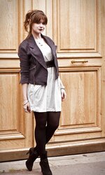 French bloggers Mode with jaw-dropping gams