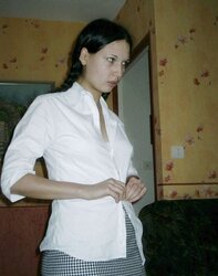 INEXPERIENCED HOE - DAPHNEE