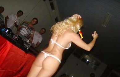 BLOND LATINA