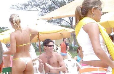 YOUTHFUL BEACH DAMSELS