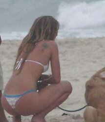 YOUTHFUL BEACH DAMSELS