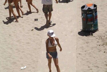 YOUTHFUL BEACH DAMSELS