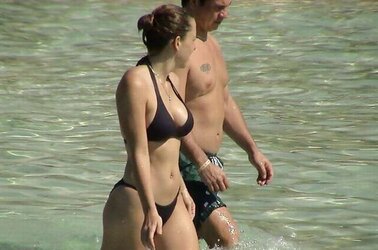 YOUTHFUL BEACH DAMSELS