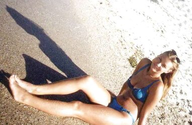 YOUTHFUL BEACH DAMSELS