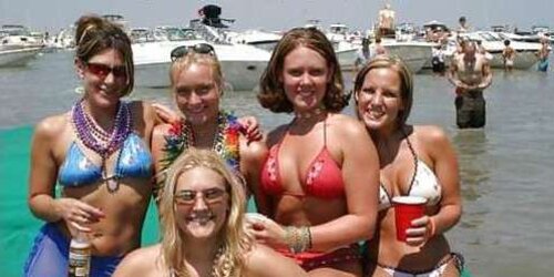 YOUTHFUL BEACH DAMSELS