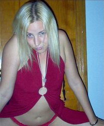 SUPER-HOT ASH-BLONDE BREEZY