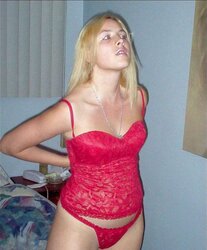 SUPER-HOT ASH-BLONDE BREEZY