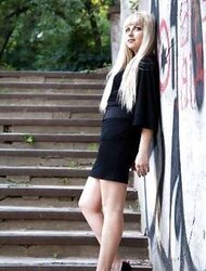 Magnificent daitinggirls in high-heeled shoes