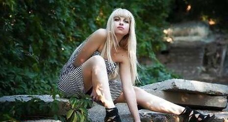 Magnificent daitinggirls in high-heeled shoes