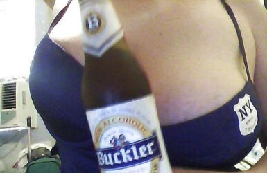 Estoy mansturbandome, haganme comentarios sucios mmmmm