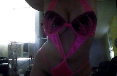 Estoy mansturbandome, haganme comentarios sucios mmmmm