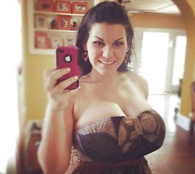 Dressed boobs (Titten bekleidet)