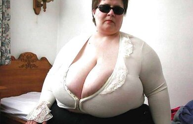 Dressed boobs (Titten bekleidet)