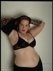 Broad thighs Smallish Titty