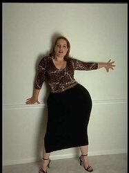 Broad thighs Smallish Titty