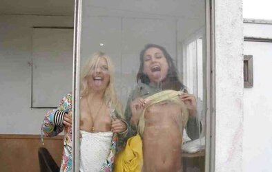 Showing Gals