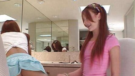 Extraordinaire Jill and Nathalie - Upskirt