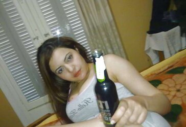 Tunisian damsel showcasing fresh photos