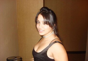 Indian bare damsels warm