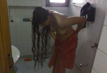 Indian bare damsels warm