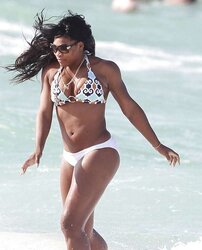 Serena Williams: Bathing Suit Muscle RUMP Pics