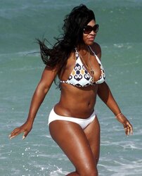 Serena Williams: Bathing Suit Muscle RUMP Pics