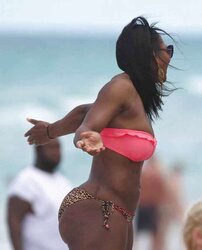Serena Williams: Bathing Suit Muscle RUMP Pics