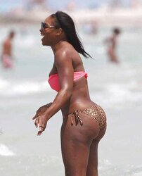 Serena Williams: Bathing Suit Muscle RUMP Pics