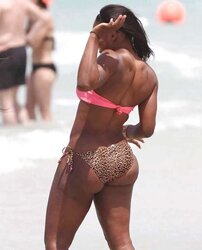 Serena Williams: Bathing Suit Muscle RUMP Pics