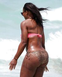 Serena Williams: Bathing Suit Muscle RUMP Pics